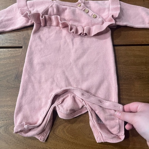 H&M newborn pink with ruffles knit romper - Picture 3 of 5
